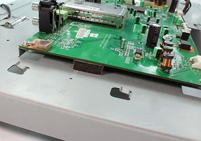 電磁波シールドグラウンドフォームガスケットを用いたクッション材適用事例