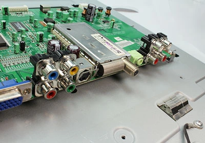 電磁波シールドフォームガスケットをPCBに付着した事例