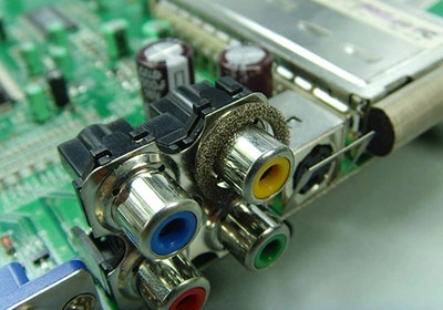 PCモニタアウトレットに接続されて導電性クッションパッド
