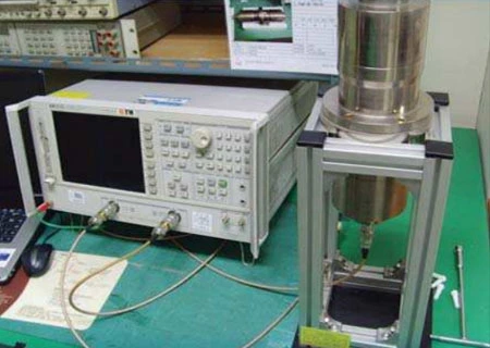 電磁波遮蔽率の測定 ASTM D4935